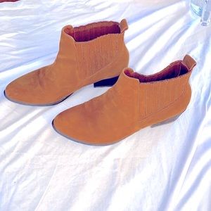 Steve Madden tan suede mini heeled boot